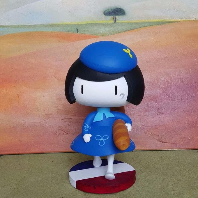 Smart and handsome, Bluey is ready for adventure. She's well prepared with her favourite baguette! 